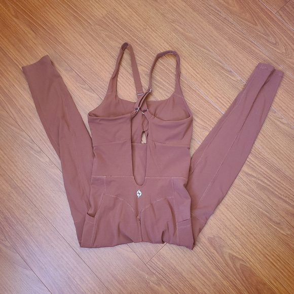 Popflex Active Peek-a-Boo Onesie - Deep Rust - Picture 6 of 7